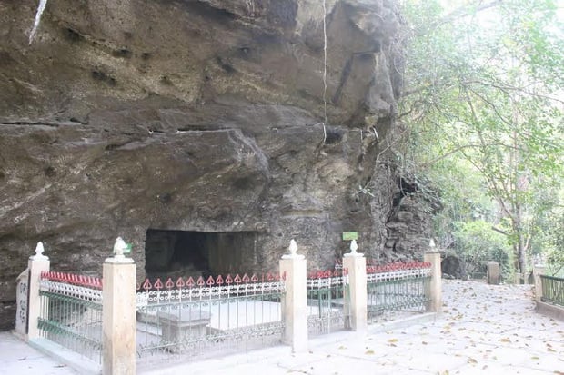 Gua Selarong, Tempat...