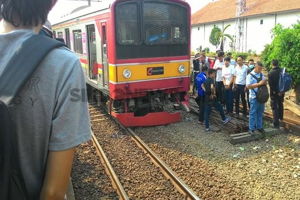 Commuter Line Bekasi-Jakarta...