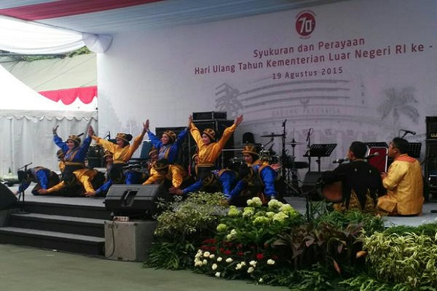 Kemlu RI Rayakan HUT...