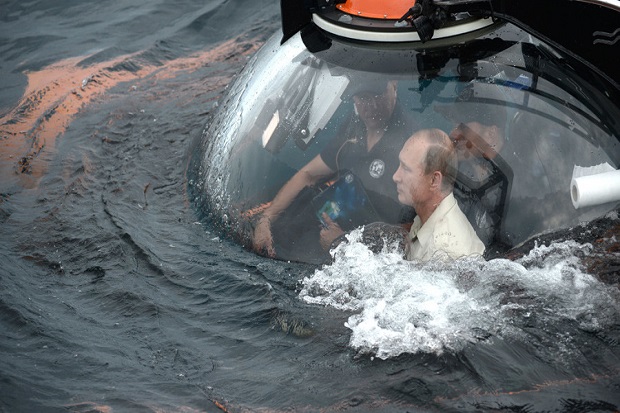Kapal Selam Rusia Bawa...