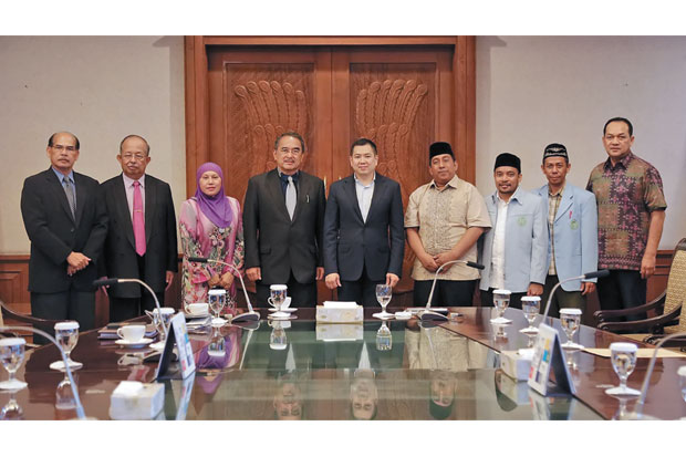 Dunia Melayu Dunia Islam...