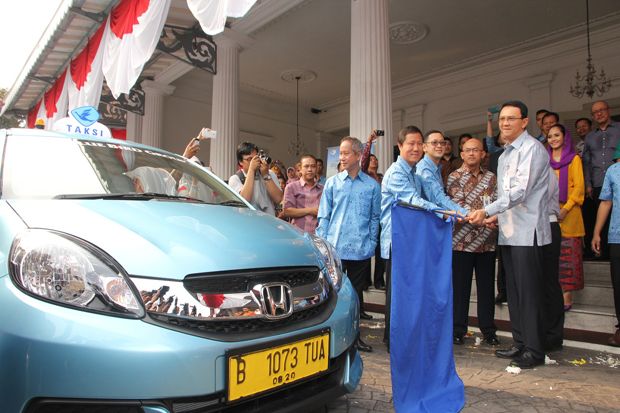 Ahok Luncurkan Taksi...