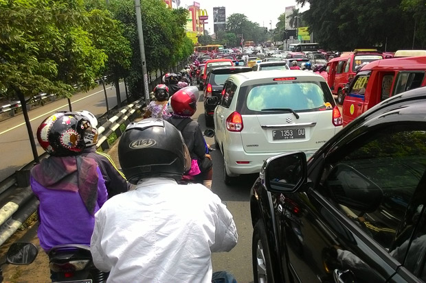 Ricuh Kampung Pulo,...
