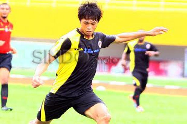 Membelot Ke Persita,...