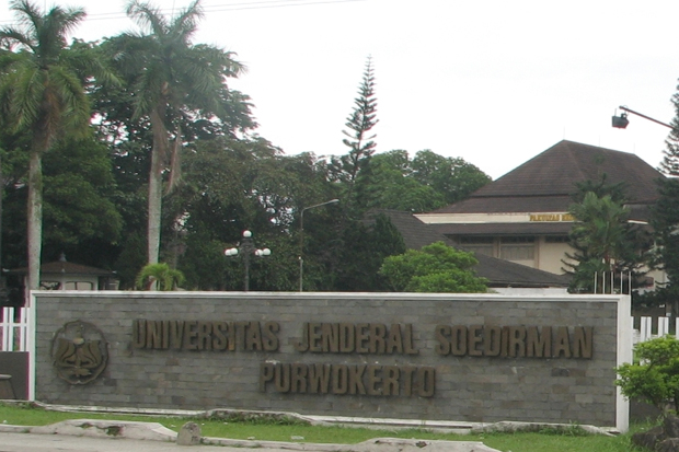 Alumni Unsoed Gelar...
