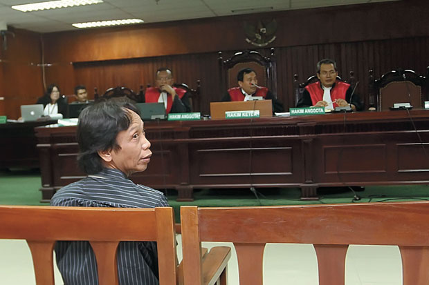 Mandra Didakwa Rugikan...