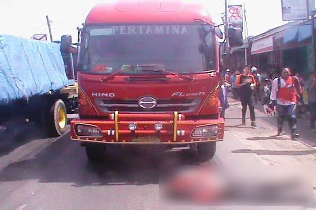 Terseret Truk, Biker...