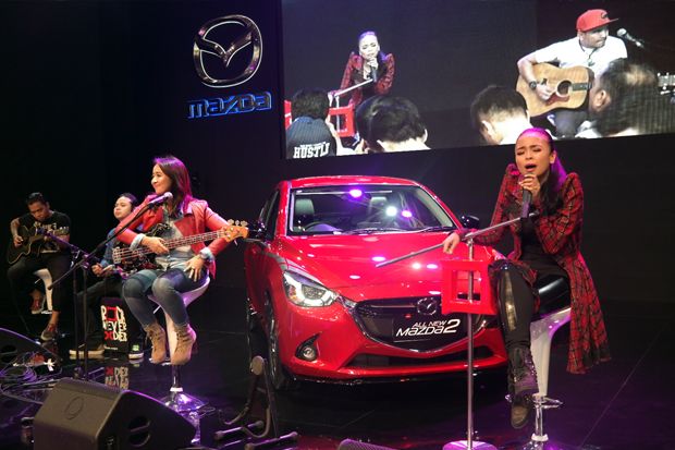 Mazda Tampilkan Band...
