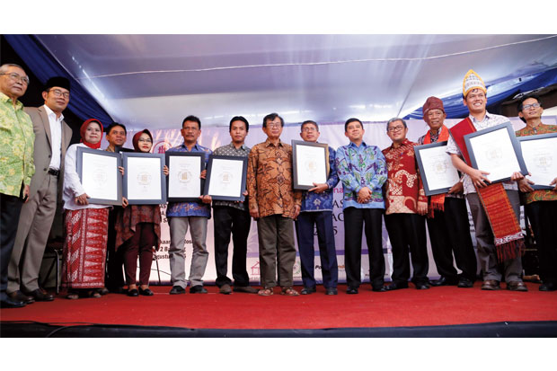 9 Sastrawan Dapat Hadiah...