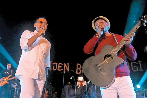 Menikmati Jazz di Kaki...