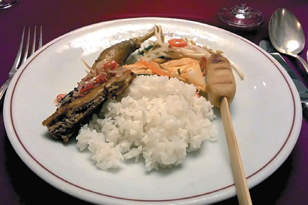 Dijamu Makan Bak Bangsawan...