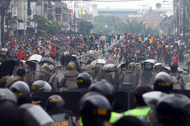 Insiden Kampung Pulo,...