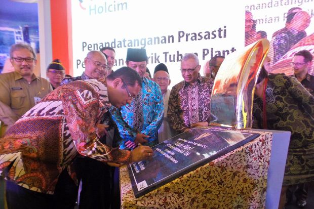 Industri Semen Percepat...