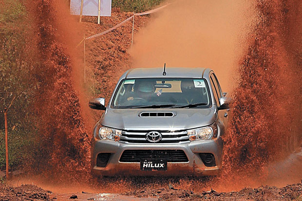 Tenaga Besar Mobil Dua...
