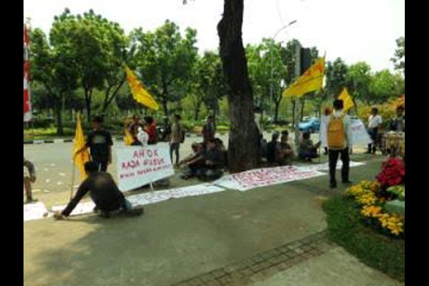 Kantor Ahok Diserbu...