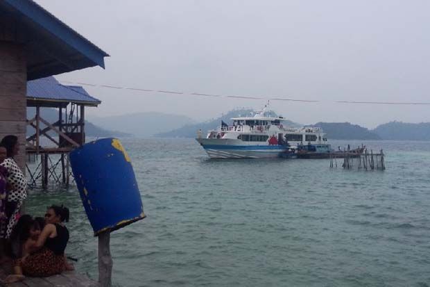 Tabrak Karang, Ferry...