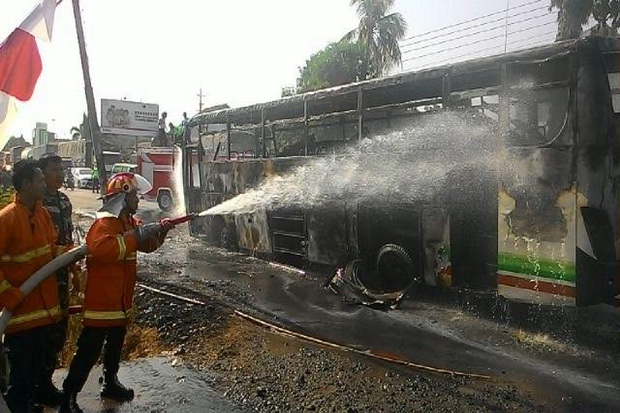 Bus Sinar Mandiri Terbakar,...