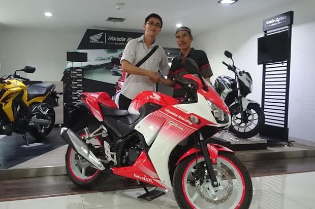 Empat Konsumen Motor...