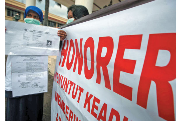 Tenaga Honorer Tak Kunjung...
