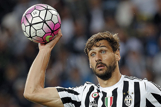 Giliran Llorente yang...