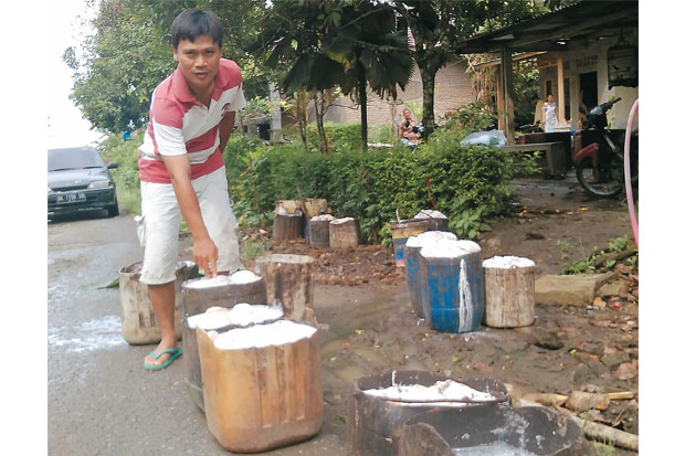 Harga Karet Anjlok,...