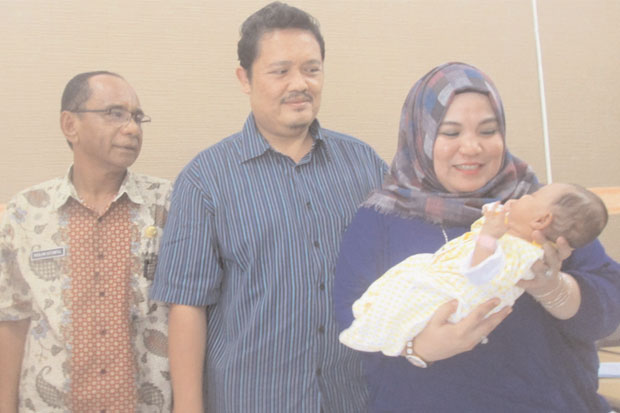 Pasutri Jakarta Adopsi...