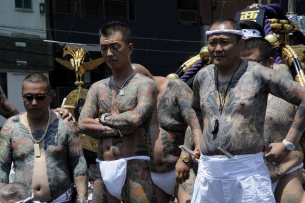 Di Ambang Perang Yakuza,...