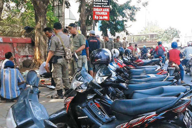 Picu Macet, PKL Kokrosono...