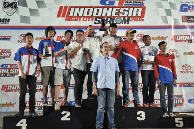 Mengukir Prestasi di...