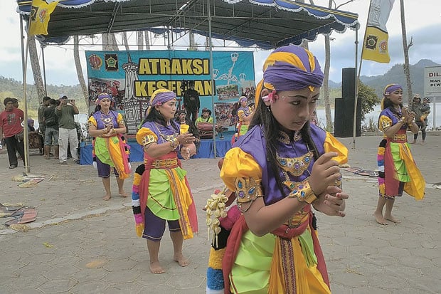 Atraksi Jathilan Hibur...