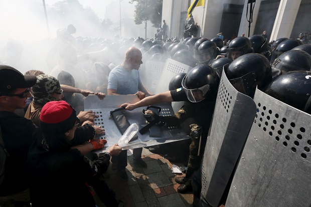 Ukraina Rusuh, 50 Polisi...