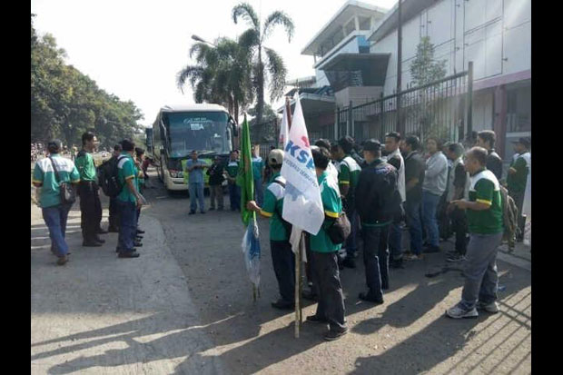 Ratusan Buruh SP KEP...