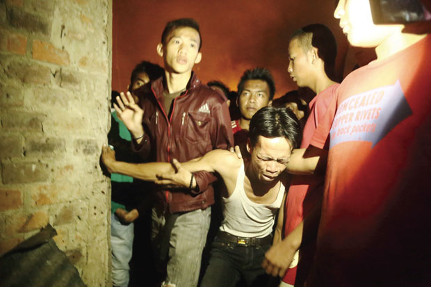 Belasan Rumah Hangus,...