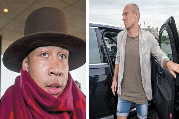 Depay Pakai Topi Koboi,...