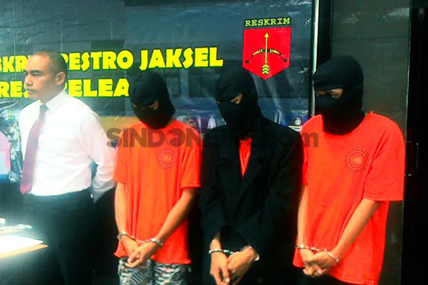 Polisi Gulung Kawanan...