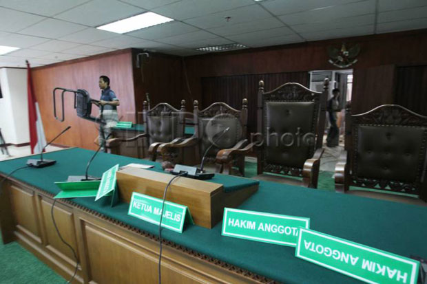 Sidang Obie, Majelis...