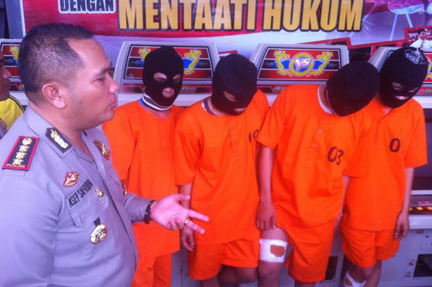 Polisi Tembak 4 Kawanan...