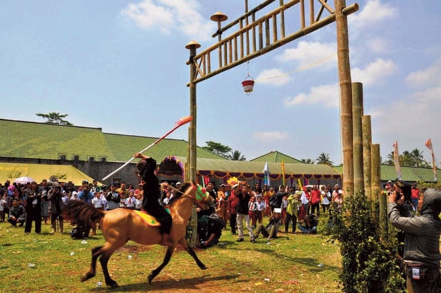 Kegiatan Lomba dan Tradisi...