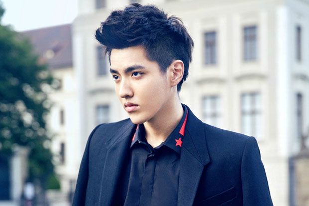 Kris EXO Disodori Kontrak...