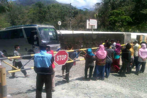 Demo PT Newmont, 12...