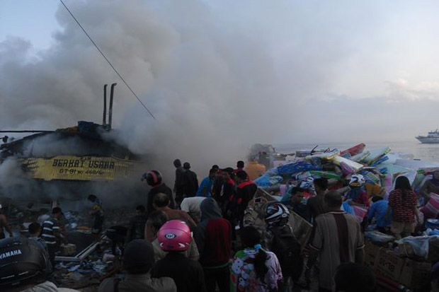 Kapal Pengangkut Sembako...