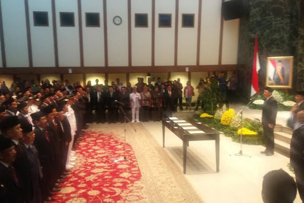 Ahok Lantik 327 Pejabat...