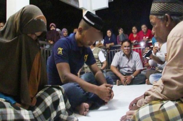 Pasangan Mesum di Aceh...