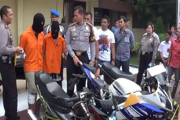 Polisi Tembak Perampok...