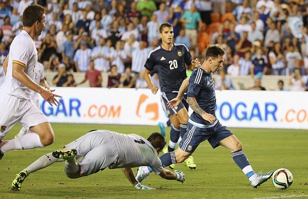 Messi Cetak Dua Gol,...