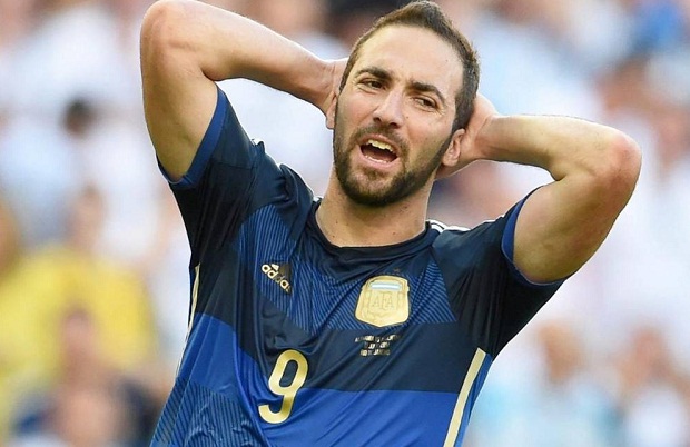 Higuain Tak Gubris Panggilan...