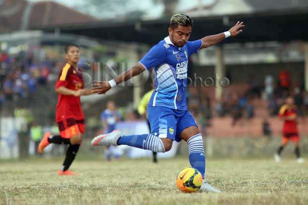 Sepakan Zulham Bawa...