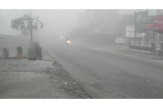 Kabut Asap Tebal Selimuti...