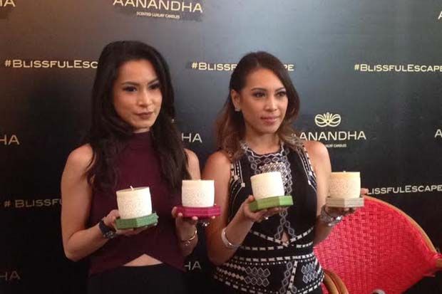Lilin Aroma Unik dengan...