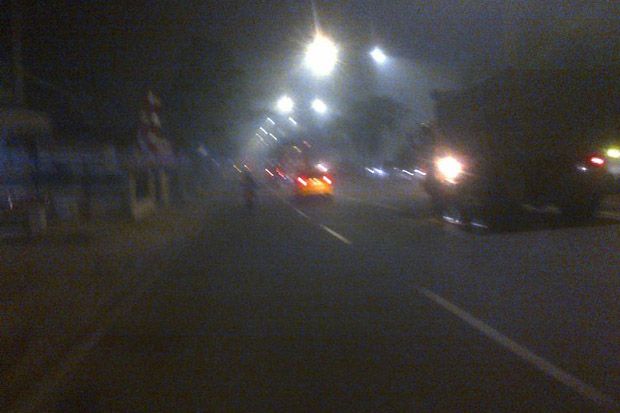 Malam Hari, Kabut Asap...